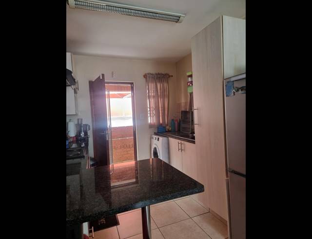 2 BEDROOM TOWNHOUSE FOR SALE IN MALVERN EAST EXT